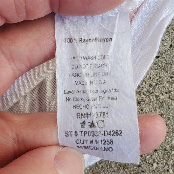 MARY JANE Blouse with Flower Graphic Med Rayon Like New🌼🌼 So cute on 😍 - Picture 7 of 7